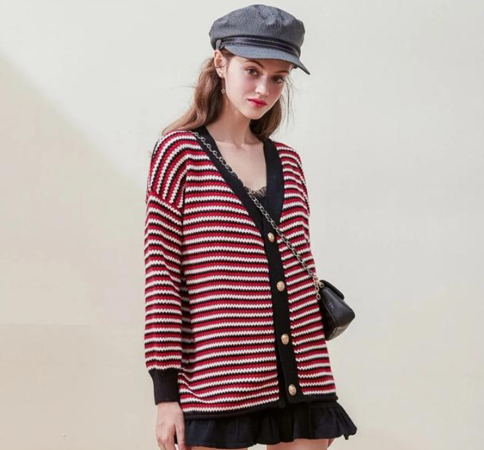 開衫毛衣里面搭配什么比較好 開衫毛衣里面搭配什么比較好