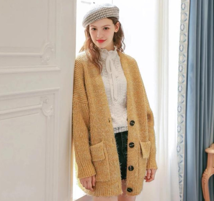 開衫毛衣里面搭配什么比較好 開衫毛衣里面搭配什么比較好