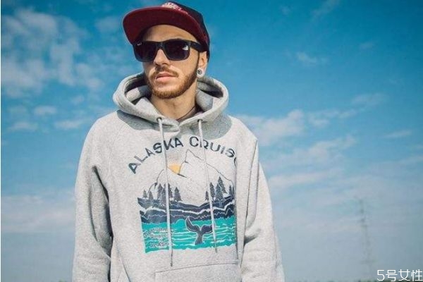 第一次約會如何牽手才不會被拒絕 約會中怎么牽手自然 第一次約會如何牽手才不會被拒絕 約會中怎么牽手自然