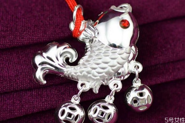 銀飾的市場價(jià)格貴嗎 一般銀飾的價(jià)格是怎么樣的呢 銀飾的市場價(jià)格貴嗎 一般銀飾的價(jià)格是怎么樣的呢