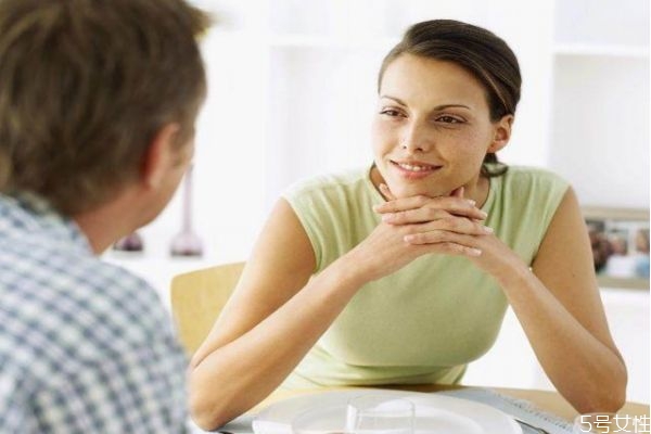 情侶約會(huì)聊天發(fā)生爭吵怎么辦 約會(huì)聊天冷場怎么辦 情侶約會(huì)聊天發(fā)生爭吵怎么辦 約會(huì)聊天冷場怎么辦