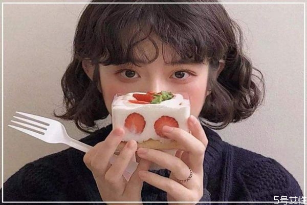 怎么搭訕男生聊天 怎樣主動找喜歡的男生聊天不尷尬 怎么搭訕男生聊天 怎樣主動找喜歡的男生聊天不尷尬