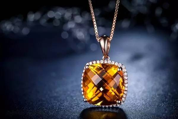 天然水晶和人工水晶的區(qū)別 怎樣能買到性價比高的黃水晶 天然水晶和人工水晶的區(qū)別 怎樣能買到性價比高的黃水晶