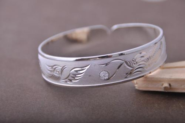 萬足銀手鐲價格受什么影響 萬足銀手鐲多少錢 萬足銀手鐲價格受什么影響 萬足銀手鐲多少錢