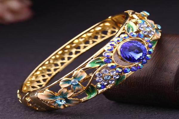 琺瑯手鐲多少錢為宜 琺瑯手鐲價(jià)格的決定因素 琺瑯手鐲多少錢為宜 琺瑯手鐲價(jià)格的決定因素