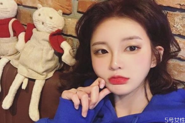 怎樣和女孩子聊天 和女生聊天不得不學(xué)的三個搭訕技巧 怎樣和女孩子聊天 和女生聊天不得不學(xué)的三個搭訕技巧