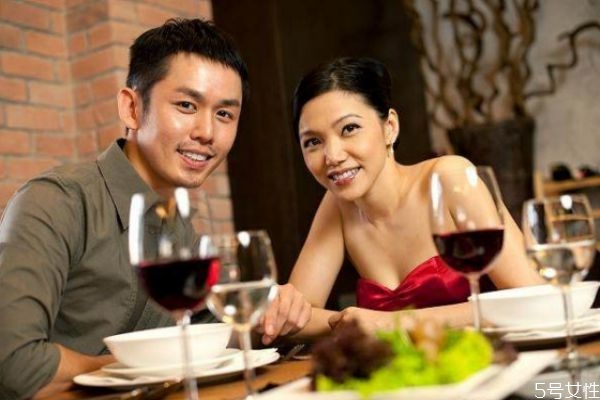 情侶約會(huì)聊天發(fā)生爭吵怎么辦 約會(huì)聊天冷場怎么辦 情侶約會(huì)聊天發(fā)生爭吵怎么辦 約會(huì)聊天冷場怎么辦