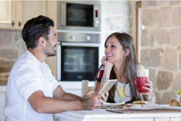 情侶約會(huì)聊天發(fā)生爭吵怎么辦 約會(huì)聊天冷場怎么辦 情侶約會(huì)聊天發(fā)生爭吵怎么辦 約會(huì)聊天冷場怎么辦