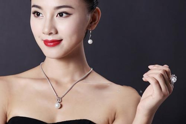 短發(fā)適合什么耳墜 適合短發(fā)的耳墜什么樣 短發(fā)適合什么耳墜 適合短發(fā)的耳墜什么樣