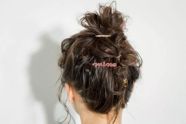 短發(fā)適合什么發(fā)飾好看 短發(fā)戴發(fā)箍還是發(fā)夾好看 短發(fā)適合什么發(fā)飾好看 短發(fā)戴發(fā)箍還是發(fā)夾好看