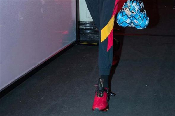 安踏鋼鐵俠聯(lián)名什么時(shí)候發(fā)售 安踏絕境和逆襲發(fā)售日期 安踏鋼鐵俠聯(lián)名什么時(shí)候發(fā)售 安踏絕境和逆襲發(fā)售日期