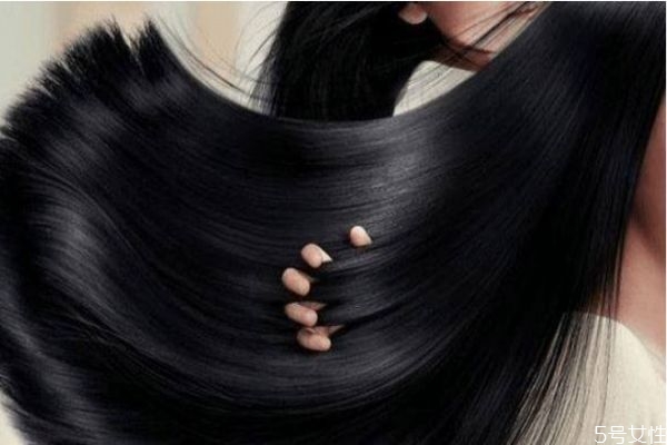 頭發(fā)干燥用什么洗發(fā)水 頭發(fā)干枯的日常護理 頭發(fā)干燥用什么洗發(fā)水 頭發(fā)干枯的日常護理