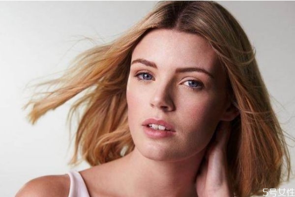 頭發(fā)干燥用什么洗發(fā)水 頭發(fā)干枯的日常護理 頭發(fā)干燥用什么洗發(fā)水 頭發(fā)干枯的日常護理