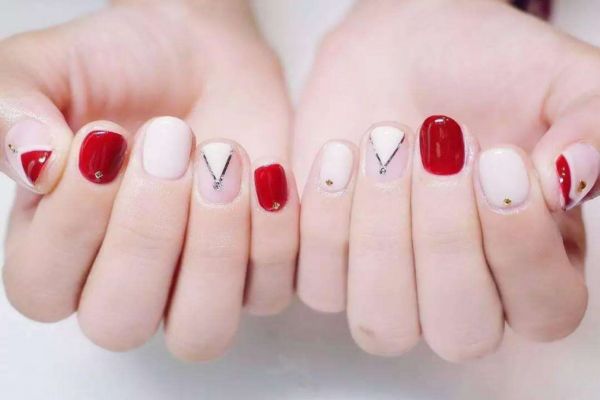 美甲底膠涂幾遍 甲油膠怎么保持長久