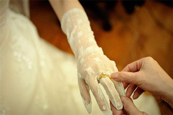 婚戒是男方買還是女方 婚戒是男方買還是互相買 婚戒是男方買還是女方 婚戒是男方買還是互相買