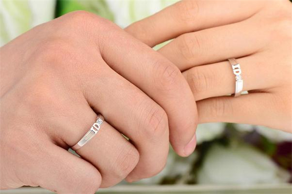 婚戒是男方買還是女方 婚戒是男方買還是互相買 婚戒是男方買還是女方 婚戒是男方買還是互相買