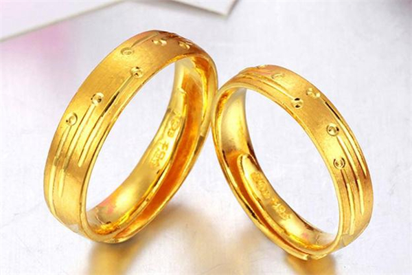 婚戒可以買黃金的嗎 婚戒買黃金的好嗎 婚戒可以買黃金的嗎 婚戒買黃金的好嗎