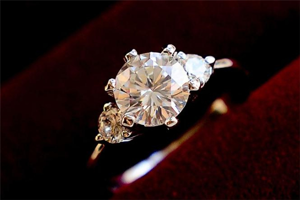 婚戒可以買兩對嗎 婚戒可以買不同品牌的嗎 婚戒可以買兩對嗎 婚戒可以買不同品牌的嗎