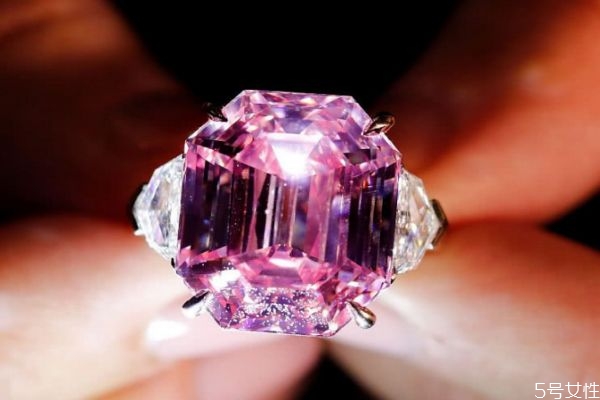粉色鉆石有什么作用呢 粉色鉆石市場(chǎng)價(jià)格是怎么樣的呢 粉色鉆石有什么作用呢 粉色鉆石市場(chǎng)價(jià)格是怎么樣的呢