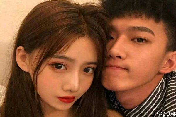 喜歡一個人如何暗示 女生談戀愛要點小伎倆 喜歡一個人如何暗示 女生談戀愛要點小伎倆