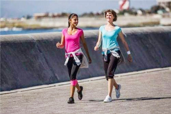 快走和慢跑哪個減肥效果好 快走一小時消耗多少卡路里 快走和慢跑哪個減肥效果好 快走一小時消耗多少卡路里