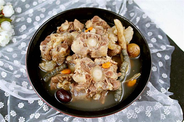 牛尾湯適合什么人群喝 牛尾湯適合小孩喝嗎 牛尾湯適合什么人群喝 牛尾湯適合小孩喝嗎