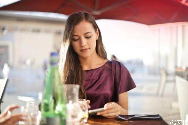 喜歡一個人如何暗示 女生談戀愛要點小伎倆 喜歡一個人如何暗示 女生談戀愛要點小伎倆