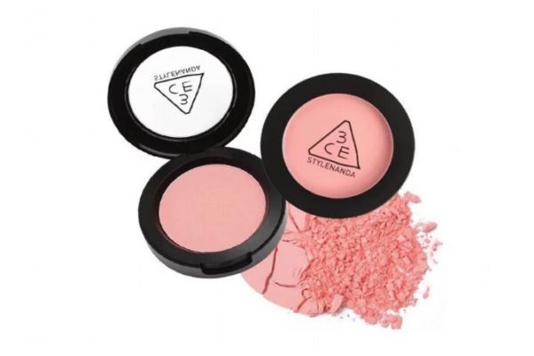 化妝可以不化腮紅嗎 腮紅主要是什么用呢 化妝可以不化腮紅嗎 腮紅主要是什么用呢