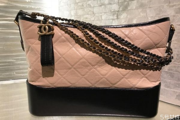 香奈兒包包怎么鑒別真假呢 香奈兒包包產自哪里呢
