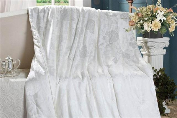 買到假蠶絲被能用嗎 買到假蠶絲被怎么處理 買到假蠶絲被能用嗎 買到假蠶絲被怎么處理