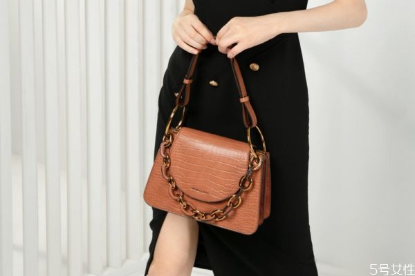 小ck最熱門的包是哪款 小ck包必買款 小ck最熱門的包是哪款 小ck包必買款