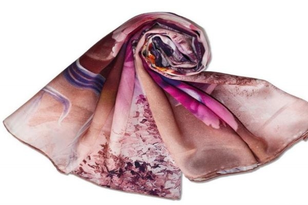 絲綢的衣服有什么缺點(diǎn)嗎 絲綢的衣服怎么洗不會(huì)掉色呢 絲綢的衣服有什么缺點(diǎn)嗎 絲綢的衣服怎么洗不會(huì)掉色呢