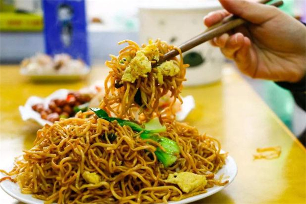 一碗炒面的熱量是多少 減肥的人可以吃炒面嗎 一碗炒面的熱量是多少 減肥的人可以吃炒面嗎