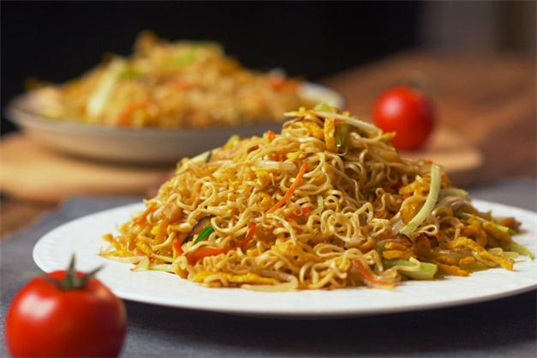 一碗炒面的熱量是多少 減肥的人可以吃炒面嗎 一碗炒面的熱量是多少 減肥的人可以吃炒面嗎