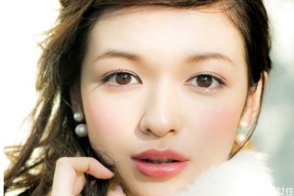 俏皮無(wú)辜的眼妝要怎么化 無(wú)辜大眼妝化妝步驟 俏皮無(wú)辜的眼妝要怎么化 無(wú)辜大眼妝化妝步驟