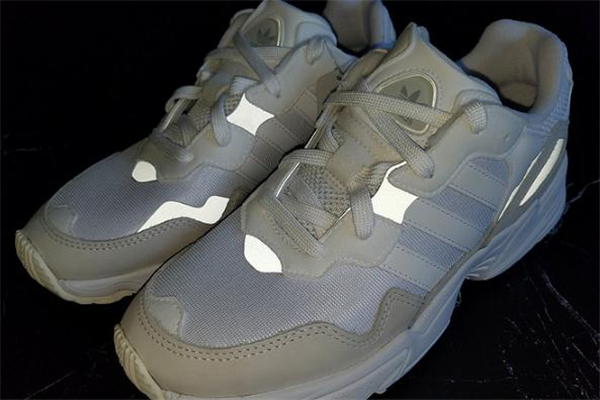 阿迪達斯yung1和yung96哪個好 yung1偏碼嗎 阿迪達斯yung1和yung96哪個好 yung1偏碼嗎