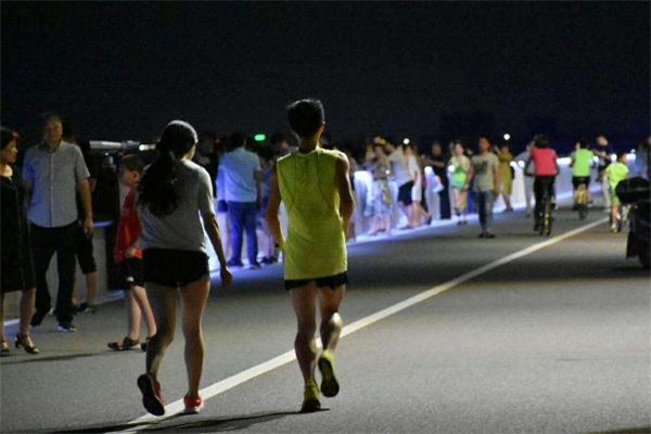 晚上跑步會影響睡眠質(zhì)量嗎 晚上跑步會睡不著嗎 晚上跑步會影響睡眠質(zhì)量嗎 晚上跑步會睡不著嗎