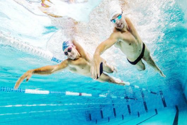 蛙泳怎么體高速度 蛙泳容易出現(xiàn)錯誤的動作有哪些 蛙泳怎么體高速度 蛙泳容易出現(xiàn)錯誤的動作有哪些