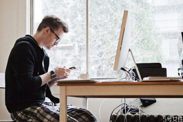 男生總是逗你是撩你還是喜歡你 怎么看男生喜不喜歡你 男生總是逗你是撩你還是喜歡你 怎么看男生喜不喜歡你