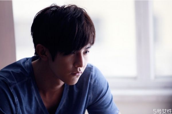 男朋友沉默代表什么意思 男朋友在你面前很沉默代表什么 男朋友沉默代表什么意思 男朋友在你面前很沉默代表什么