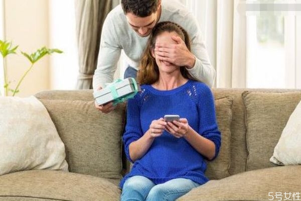 男友不懂浪漫說明什么 不懂浪漫的男朋友好嗎 男友不懂浪漫說明什么 不懂浪漫的男朋友好嗎