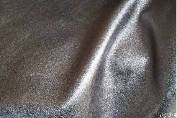 皮革的面料有什么優(yōu)點(diǎn)嗎 皮革的面料貴嗎 皮革的面料有什么優(yōu)點(diǎn)嗎 皮革的面料貴嗎