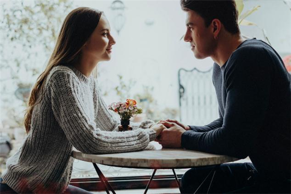 戀愛時看重人品還是顏值 談戀愛人品重要還是顏值重要 戀愛時看重人品還是顏值 談戀愛人品重要還是顏值重要