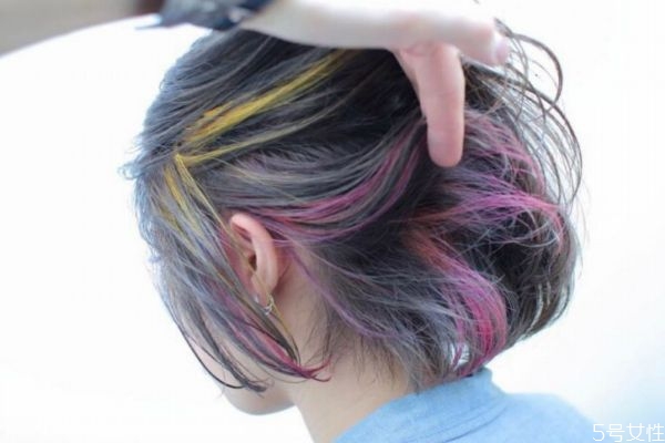 染發(fā)后洗頭會(huì)掉色嗎 會(huì)什么染發(fā)后會(huì)掉色呢 染發(fā)后洗頭會(huì)掉色嗎 會(huì)什么染發(fā)后會(huì)掉色呢