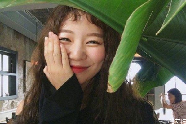 眉上劉海配什么發(fā)型好看 眉上劉海發(fā)型 眉上劉海配什么發(fā)型好看 眉上劉海發(fā)型