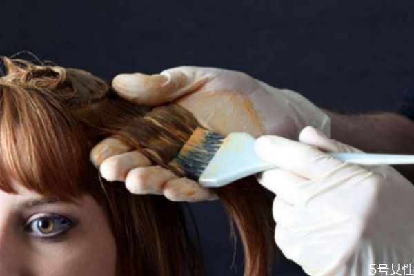 染發(fā)味道難聞是染發(fā)劑不好嗎 染發(fā)劑的氣味有危害嗎 染發(fā)味道難聞是染發(fā)劑不好嗎 染發(fā)劑的氣味有危害嗎