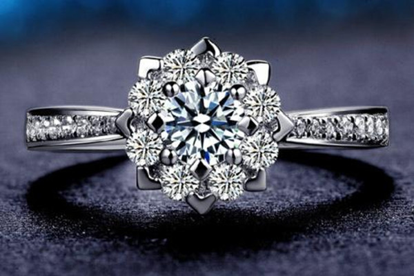 pt950鑲嵌鉆石的優(yōu)勢 pt950鉑金的用途有哪些 pt950鑲嵌鉆石的優(yōu)勢 pt950鉑金的用途有哪些