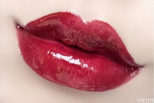 冷皮適合什么顏色口紅 適合冷白皮的口紅顏色 冷皮適合什么顏色口紅 適合冷白皮的口紅顏色