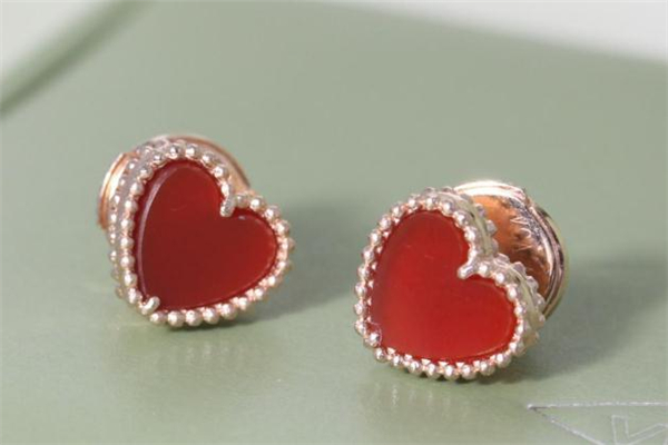 紅玉髓和紅瑪瑙哪個貴 紅玉髓和紅瑪瑙的區(qū)別 紅玉髓和紅瑪瑙哪個貴 紅玉髓和紅瑪瑙的區(qū)別