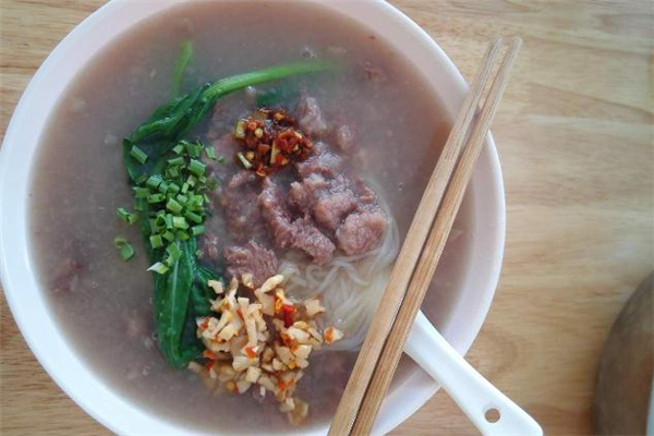 煮牛肉湯用冷水還是熱水 煮牛肉湯用什么鍋最好 煮牛肉湯用冷水還是熱水 煮牛肉湯用什么鍋最好